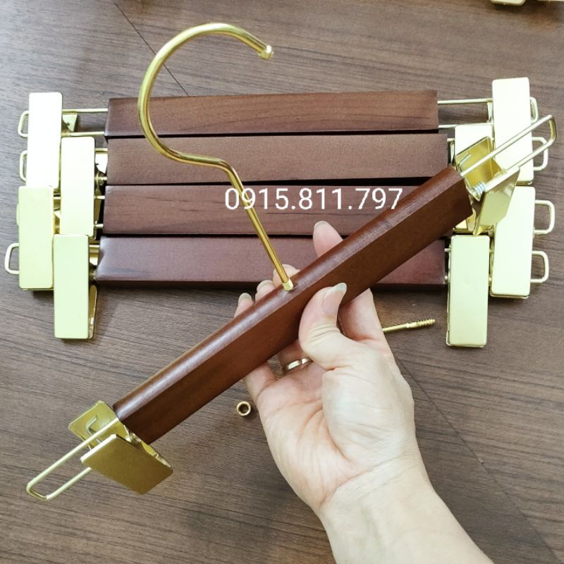 Moc treo quan ao - kẹp gỗ nâu cao cấp kích thước 30cm,đầu kẹp mạ vàng siêu bền đẹp với 2 kiểu đầu móc