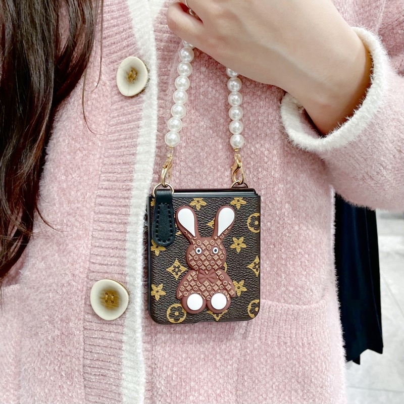 [HÀNGSẴN] Ốp Samsung Z Flip 3 / Z Flip 4 da hoạ tiết LV thỏ có dây xách (Ảnh thật) / Z Flip3 / ZFlip3 / Z Flip4/ ZFlip4