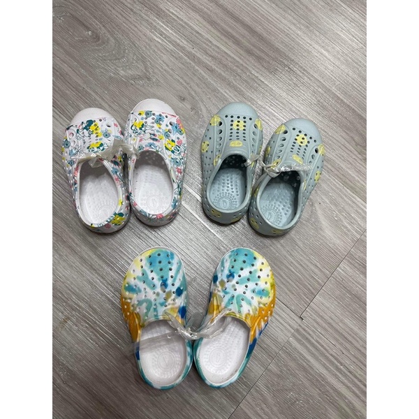 Giày Native hoạ tiết cho bé