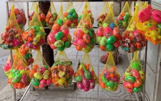 Trứng hình Minion ( 1 lưới x 20 quả )