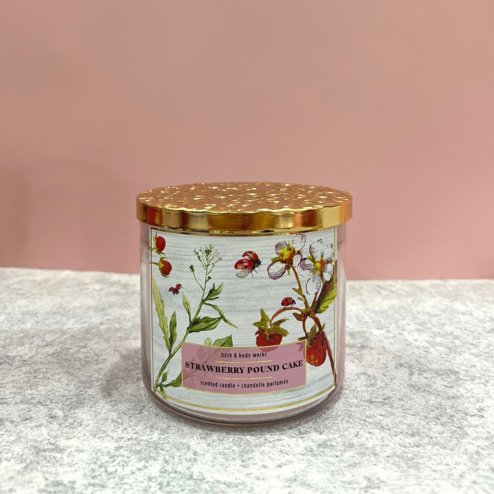Nến Thơm 3 Bấc Bath And Body Works Strawberry Pound Cake Hương Thơm Quả Dâu Nhẹ Nhàng Giúp Giải Tỏa Căng Thẳng 411g