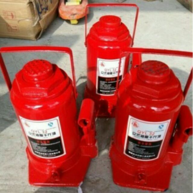 Con đội thủy lực 3 tấn
