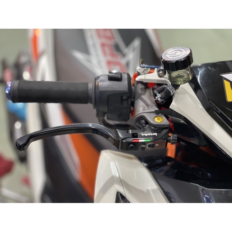 Tay thắng brembo