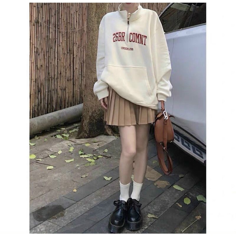 Set áo nỉ sweater thêu chữ kèm chan váy xếp ly nâu