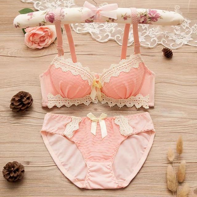 Set đồ lót chíp có gọng, đệm vừa, ren nhún sexy