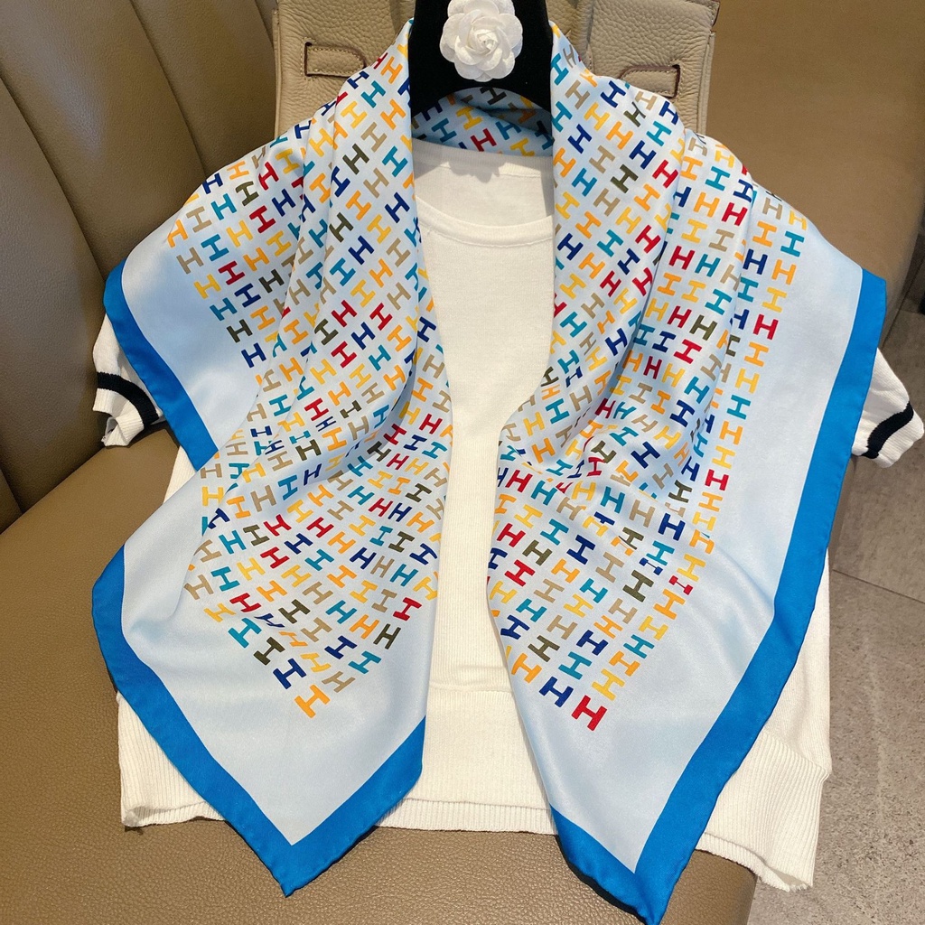 Khăn Choàng Vuông 90x90cm In Chữ Thời Trang Cho Nữ Giới