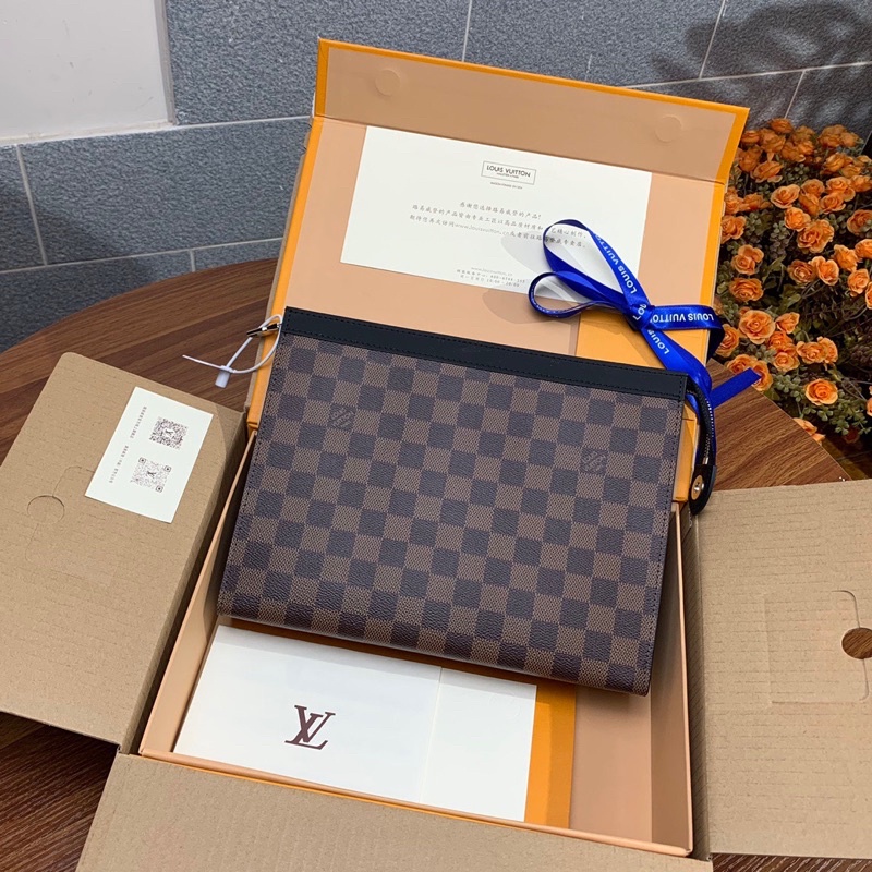 Cluth cầm tay cho nam thương hiệu Louis Vuitton LV da thật cao cấp size 26 hoạ tiết kẻ caro