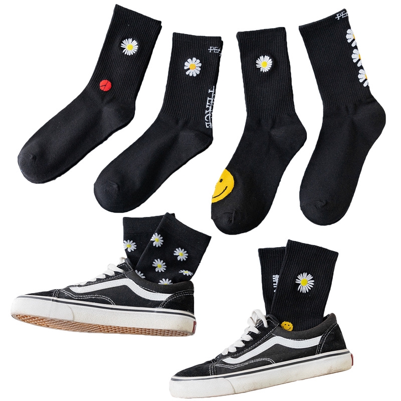 img Ins Retro Style Women Crew Socks New Trend Daisy Flowers Print Black Couple Socks High Quality Fashion Cotton Novelty Socks