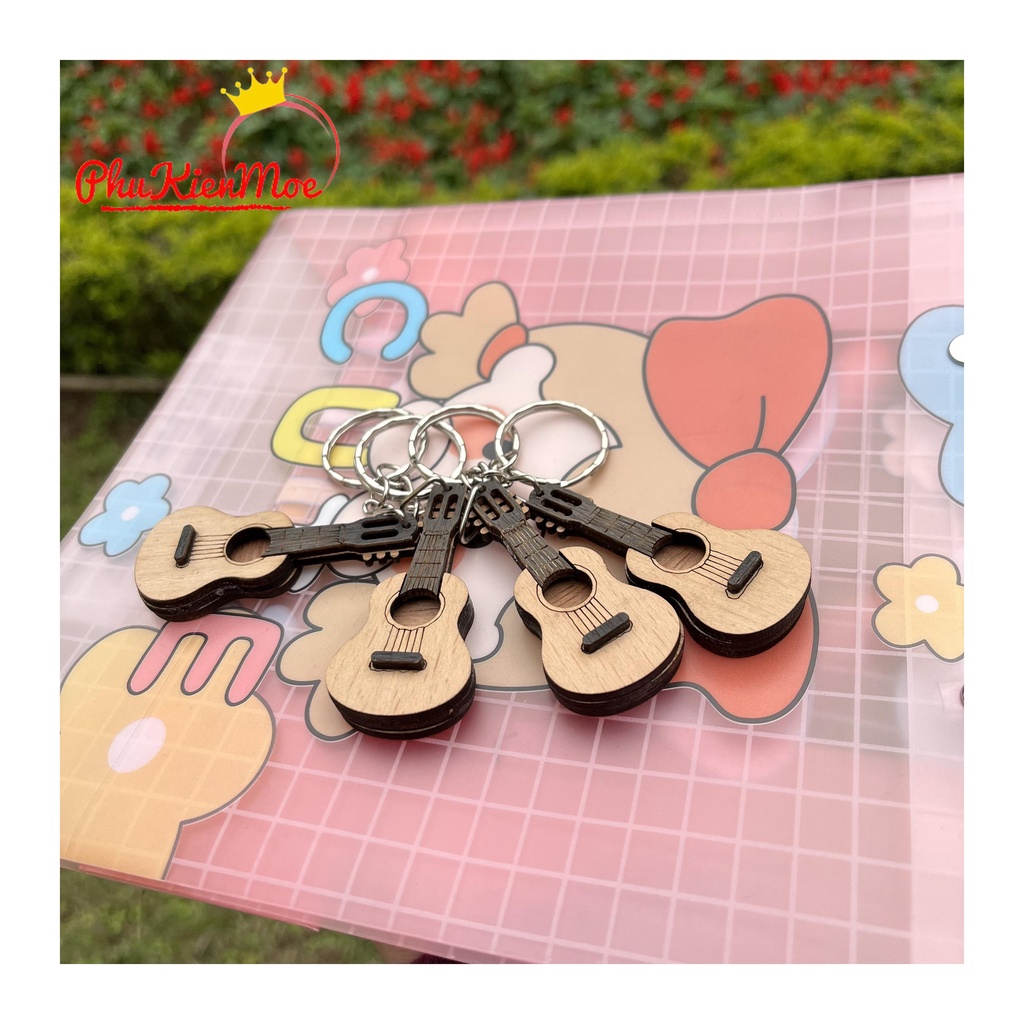 Móc chìa khóa hình cây đàn guitar mini làm bằng gỗ handmade