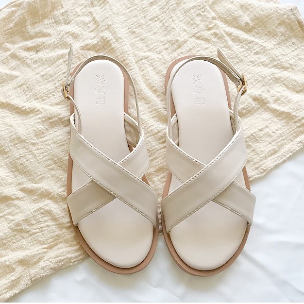 Giày sandal nữ mã BBS15 trẻ trung, phong cách đơn giản có 2 màu kem và đen