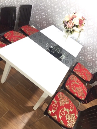 Đệm ghế bàn ăn màu đỏ