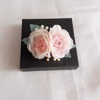 Hộp đựng hoa cài áo