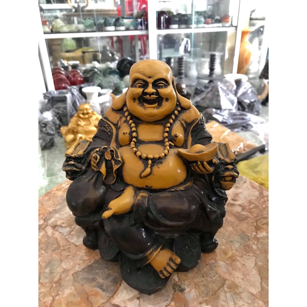 Tượng Di lặc đá đúc cười hoan hỉ tay cầm vàng màu sắc truyền thống mang tài lộc đến cho mọi nhà chiều cao 18cm