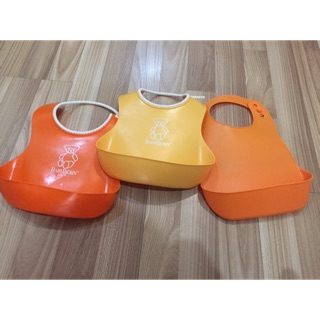 Yếm ăn cho bé bằng nhựa Baby Bjorn