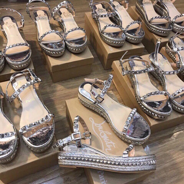 Sandal đinh tán