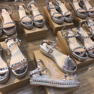 Sandal đinh tán