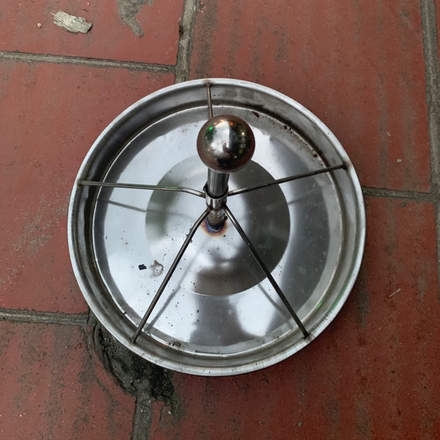 Máng đổ cám cho lợn gà ăn