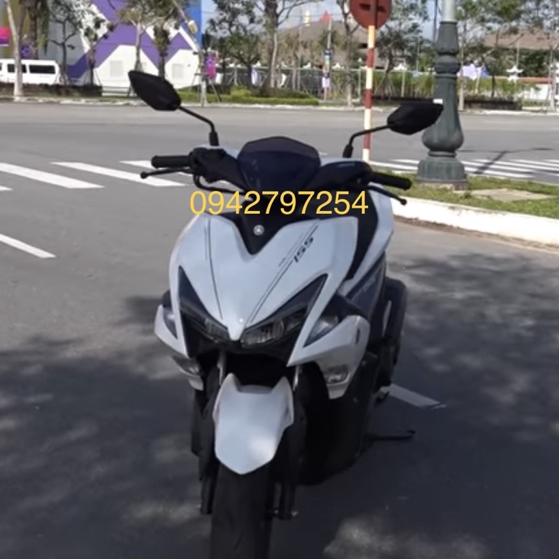 Sơn xe máy Yamaha NVX màu Trắng pha lê MTP002-1K và MCP704-2K Ultra Motorcycle Colors