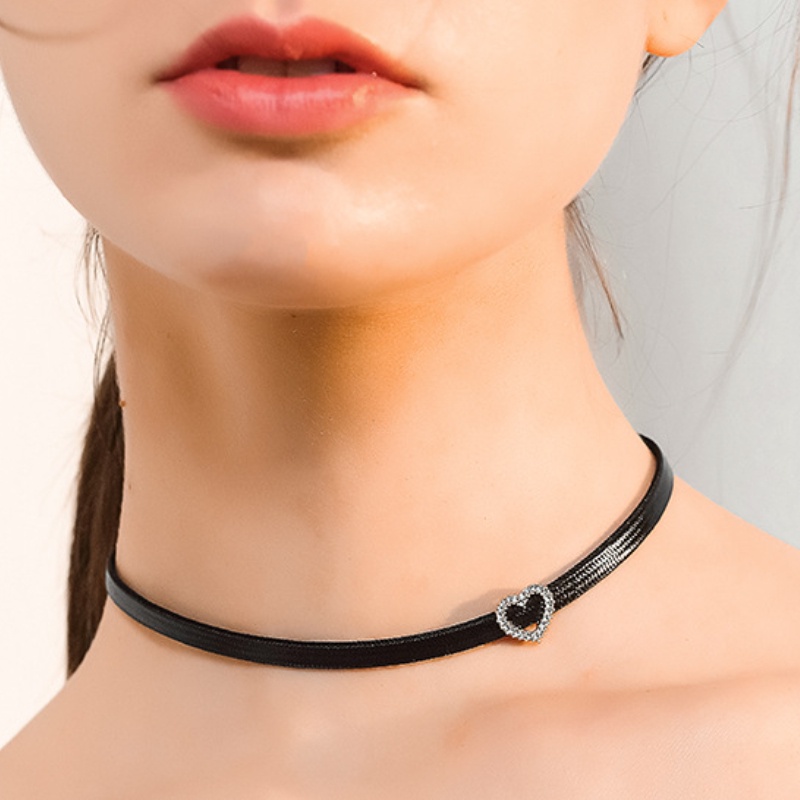 Vòng Cổ Hình Trái Tim Màu Đen Đính Đá Phong Cách Hàn Quốc Thời Trang 2022