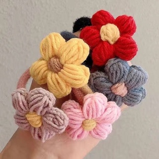 Cột tóc len mẫu hoa