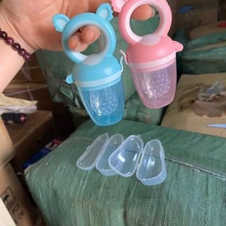 Núm Nhai Cho Bé Tập Ăn Dặm có tác dụng thay thế núm vú giả