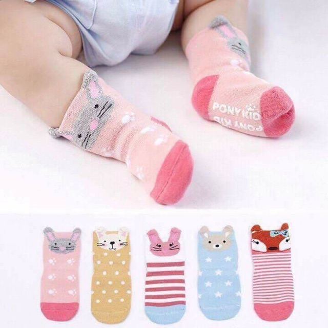 COMBO GIÀY THỂ THAO VÀ TẤT CHO BÉ