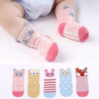 Combo giày thể thao và tất cho bé
