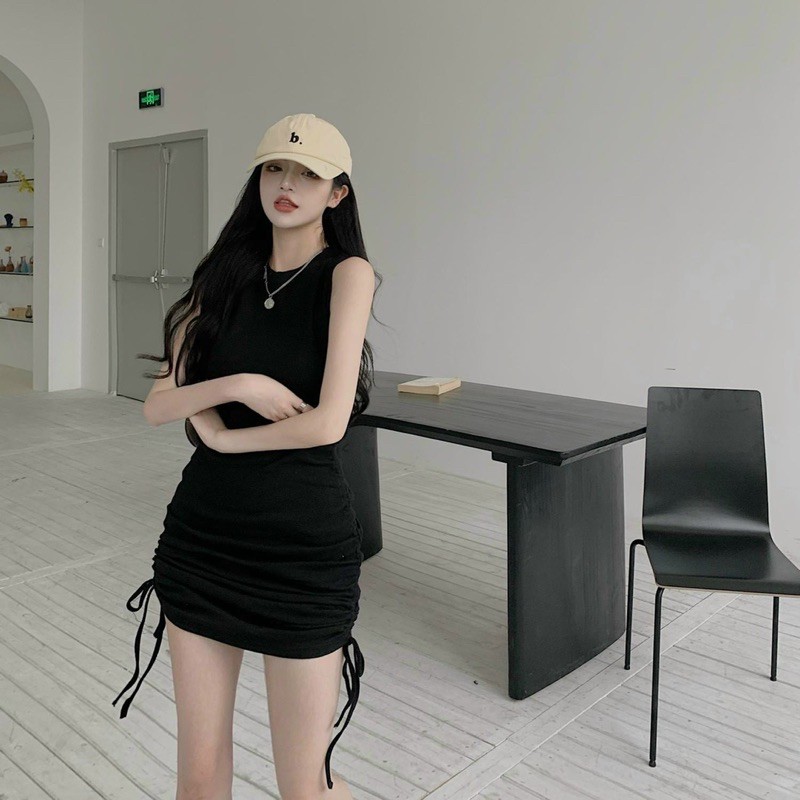 đầm sát nách rút dây đen