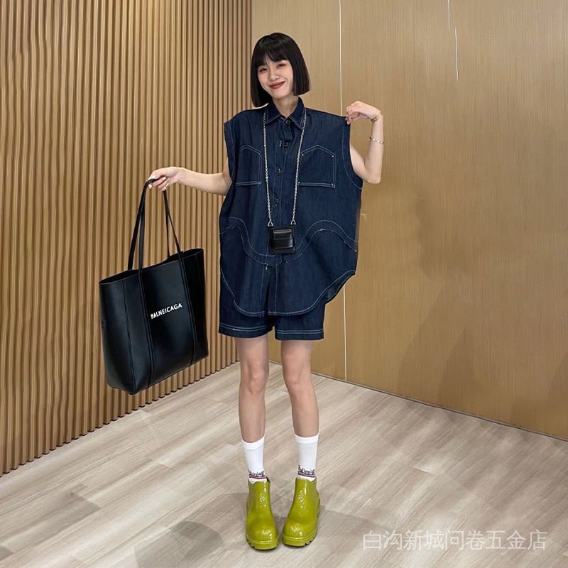 Bộ Đồ Hai Mảnh Áo Sát Nách Phối Quần Short Denim Thời Trang Mùa Hè Phong Cách Châu Âu Cho Nữ