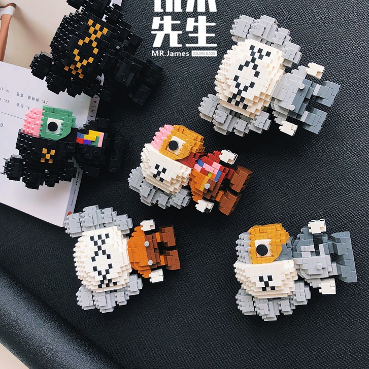 LEGO KAWS Cá tính thương hiệu thủy triều -  Mô hình lắp ráp Kaws 9 cm