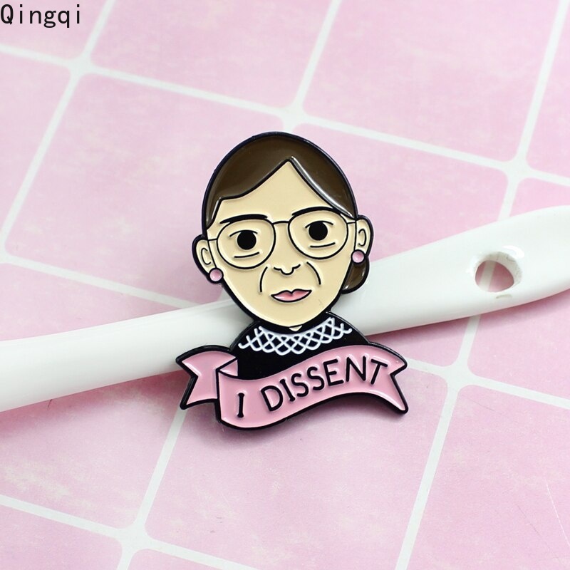 Huy hiệu cài áo MISS ZOE in chữ tùy chọn tráng men