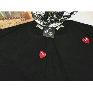 Áo thun thêu trái tim đơn giản