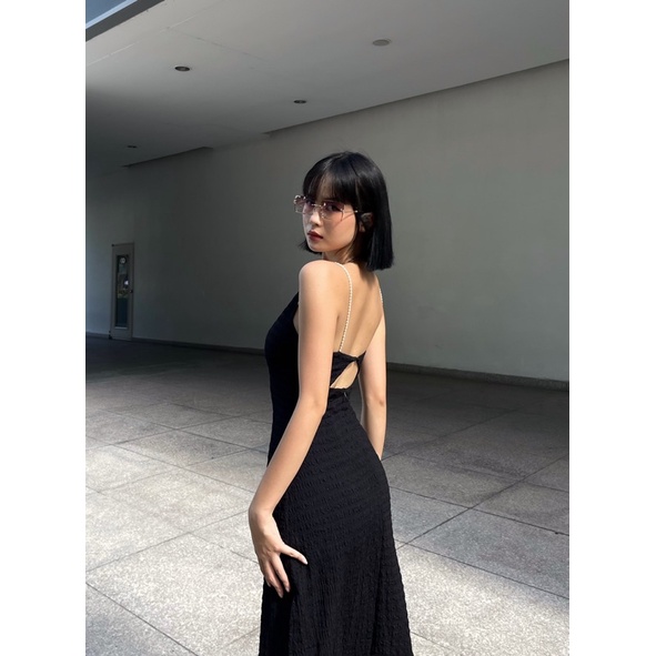 AOKI l Ava Dress | Chất liệu xốp co giãn nhẹ, đầm siêu tôn dáng và sang trọng với dây ngọc