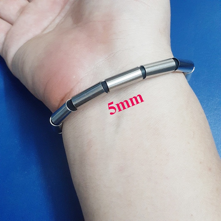 Vòng tay cao su 5mm khóa gài vip bọc full khoen inox trơn vô cùng đẳng cấp