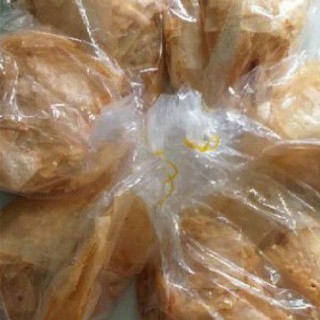 Bánh tráng muối nhuyễn tỏi (bánh tráng nghệ sĩ).(1xâu 10bich) 45000đ. Nhận từ 3 xâu