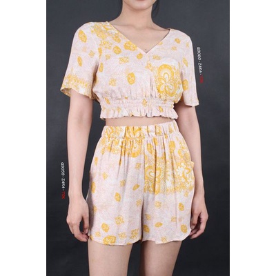 Q9060 (Q9059) - Áo croptop Z4ra cổ tim, tay ngắn, nhún thun eo &amp; Quần short Zara lưng thun, in hoa lá kiểu