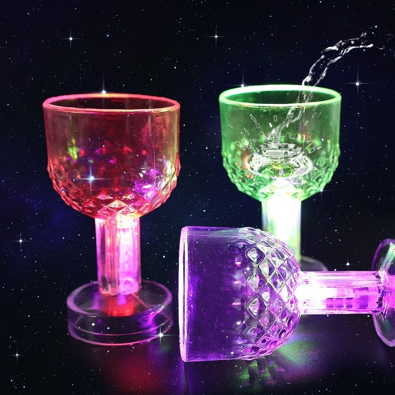 Cốc Nhựa Uống Bia/Rượu Whiskey Có Đèn LED Nhấp Nháy Dùng Trang Trí Nhà Cửa
