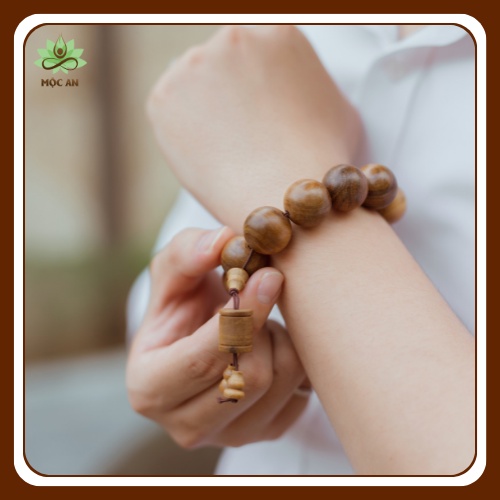 Vòng tay gỗ bách xanh thơm ngọt nhẹ nhàng thu hút tài lộc