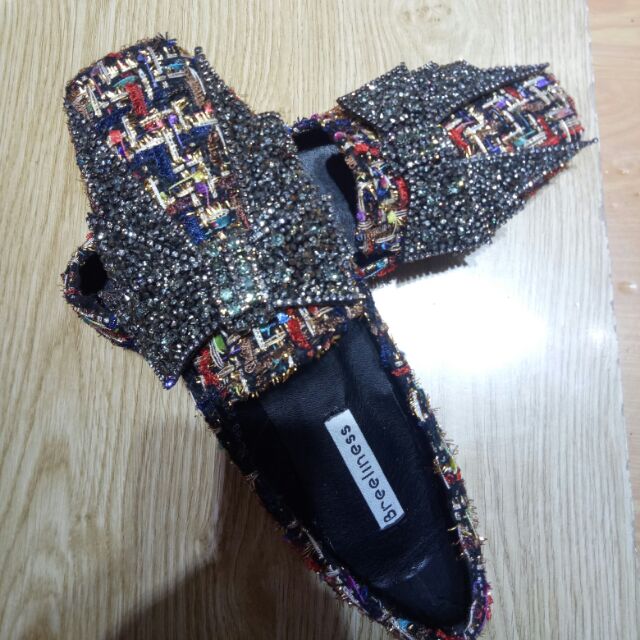 Giày bệt nơ đá