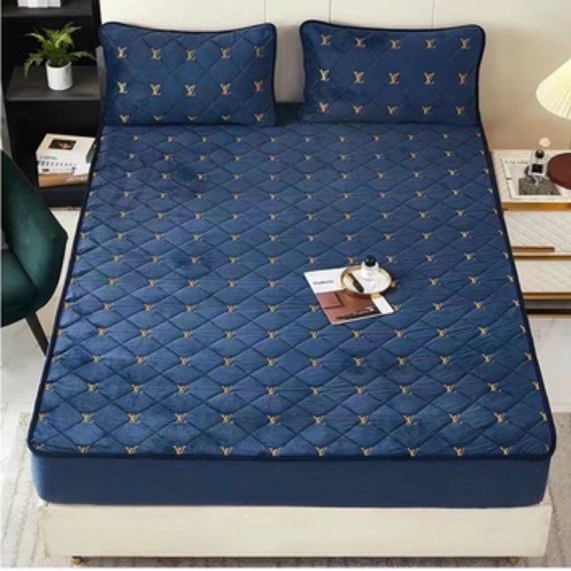 Ga gối nỉ nhung bo chun trần bông in chữ LV dày dặn ,mềm mịn