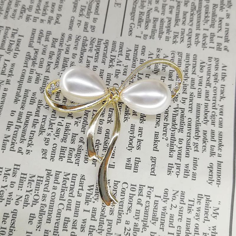 2 Ghim Cài Áo Hình Nơ Đính Đá Và Ngọc Trai Thời Trang