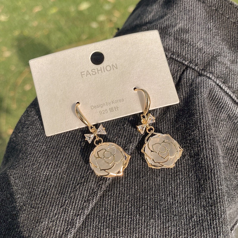 Khuyên tai đính đá zircon phối nơ phong cách thời trang 2021