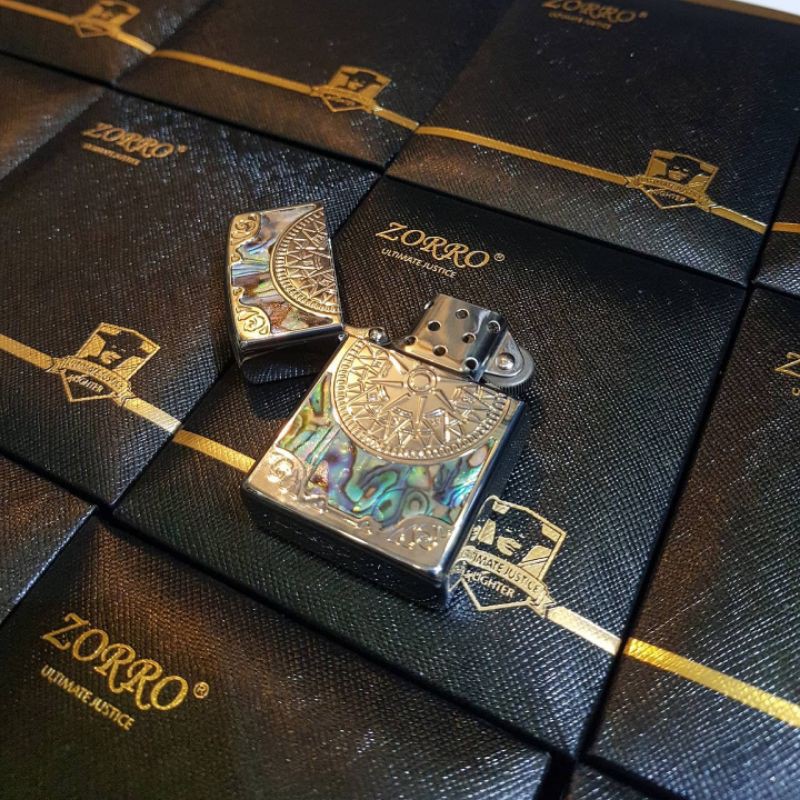 Bật Vỏ Zippo Zorro khảm trai mạ Platinum