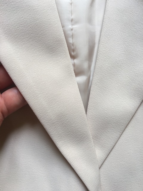 (Hàng có sẵn) siêu phẩm Blazer trắng kem túi ngoài chất đẹp | BigBuy360 - bigbuy360.vn