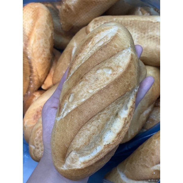 Bánh mì không, đặc ruột nóng giòn