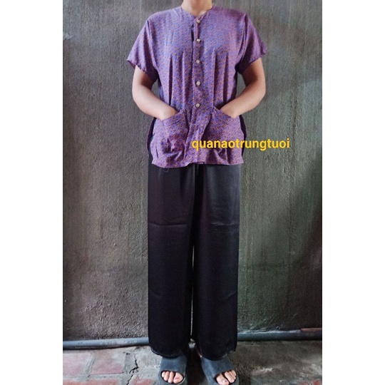 Bộ áo bà ba vải đũi hoa quần lụa đen cho bà già