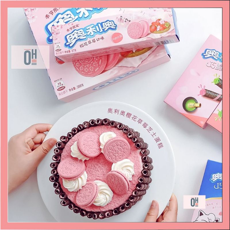 Bánh Oreo hồng nhân dâu