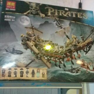 Bộ lego cướp biển caribe 10680.2324 khối. Con tàu ma của thuyền trưởng Salazar phần 5.