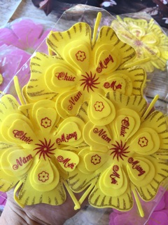 Hoa mai xốp trang trí