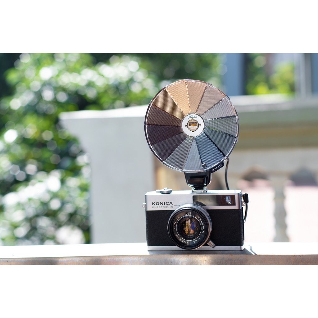 Máy ảnh film cổ Konica Electronic
